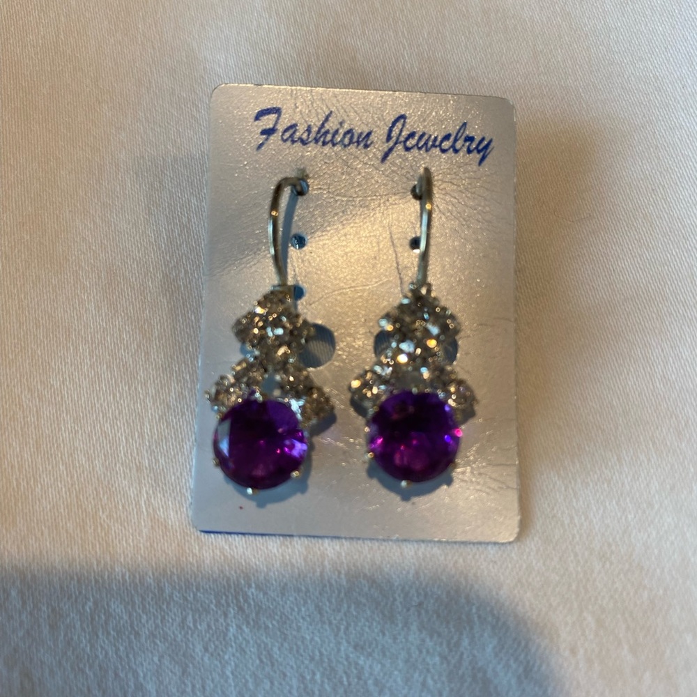 Fashion earrings as shown. Fast shipping. Offers welcomed.